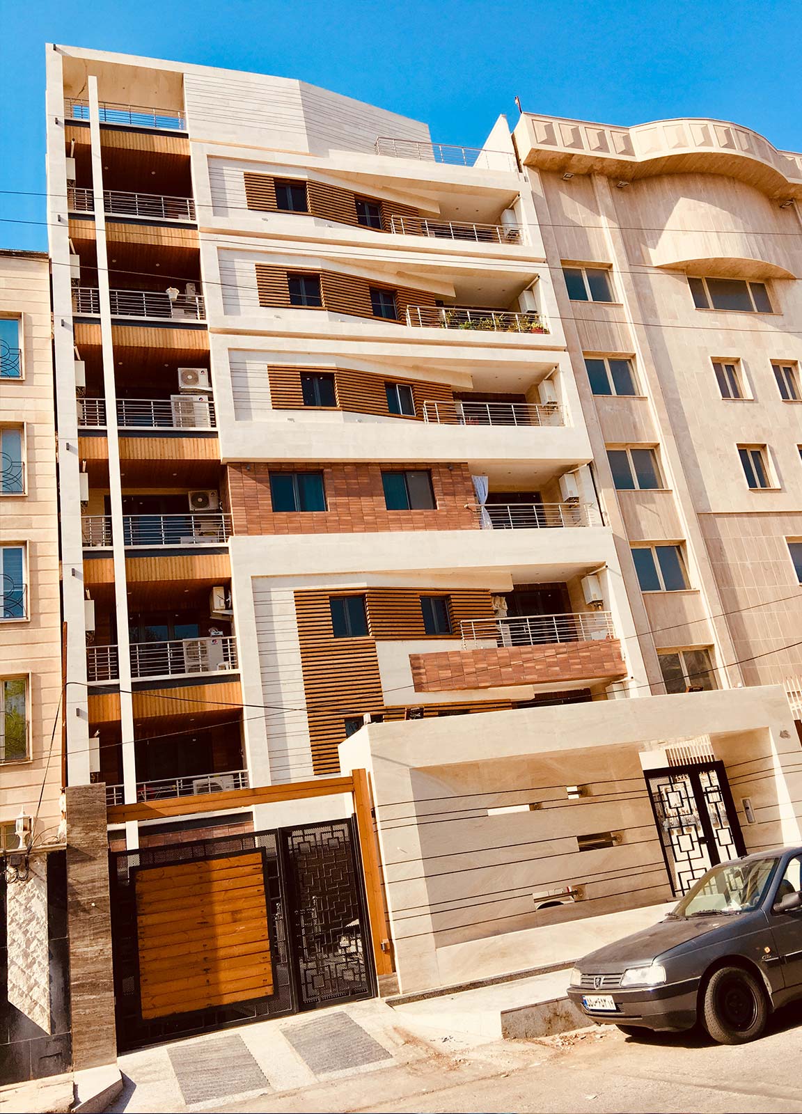طراحی و اجرای ساختمان مسکونی ارگ خیابان دوم کیانپارس اهواز توسط گروه معماری معتمد و همکاران