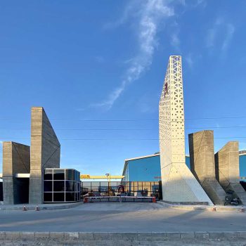 طراحی و اجرای سردر ورودی شرکت عمران آذرستان در شهرک صنعتی شمس آباد توسط گروه معماری معتمد و همکاران