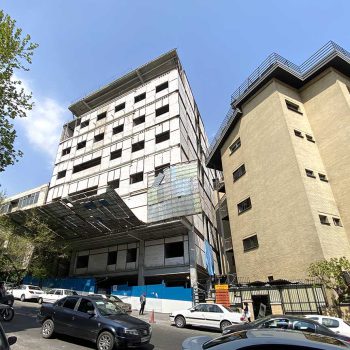 معماری ساختمان طرح توسعه بیمارستان دی در تقاطع خیابان ولیعصر و توانیر تهران