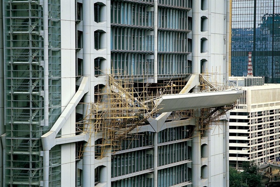 انتخاب پیمانکار متعهد و تنظیم قرارداد دقیق ضامن موفقیت پروژه شما است.